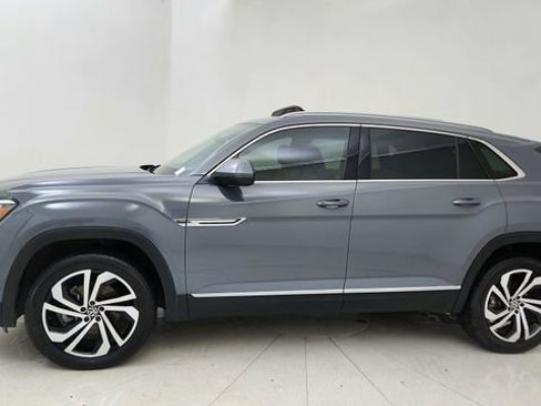 Used 2020 Volkswagen Atlas Cross Sport SEL Premium image 3
