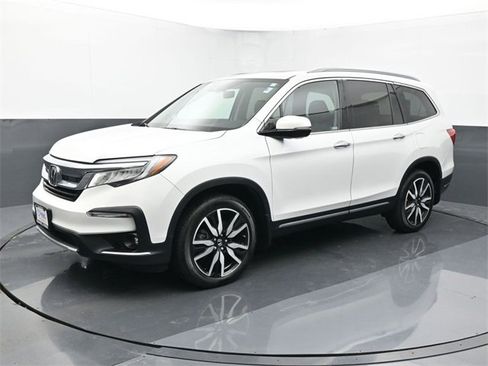 Used 2022 Honda Pilot Touring image 1