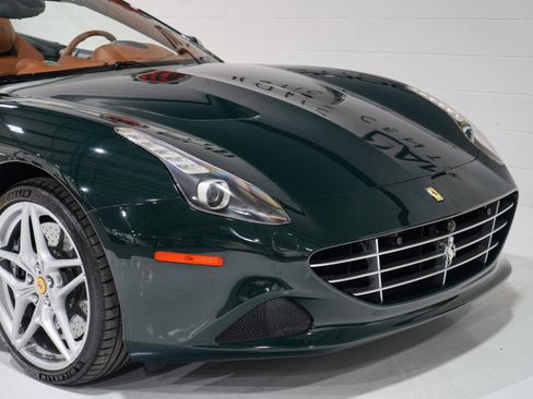 Used 2016 Ferrari California T RWD image 23