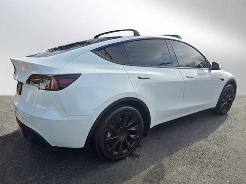 Used 2021 Tesla Model Y Long Range image 3