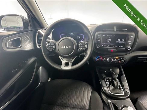 Used 2025 Kia Soul LX w/ LX Technology Package FWD image 6