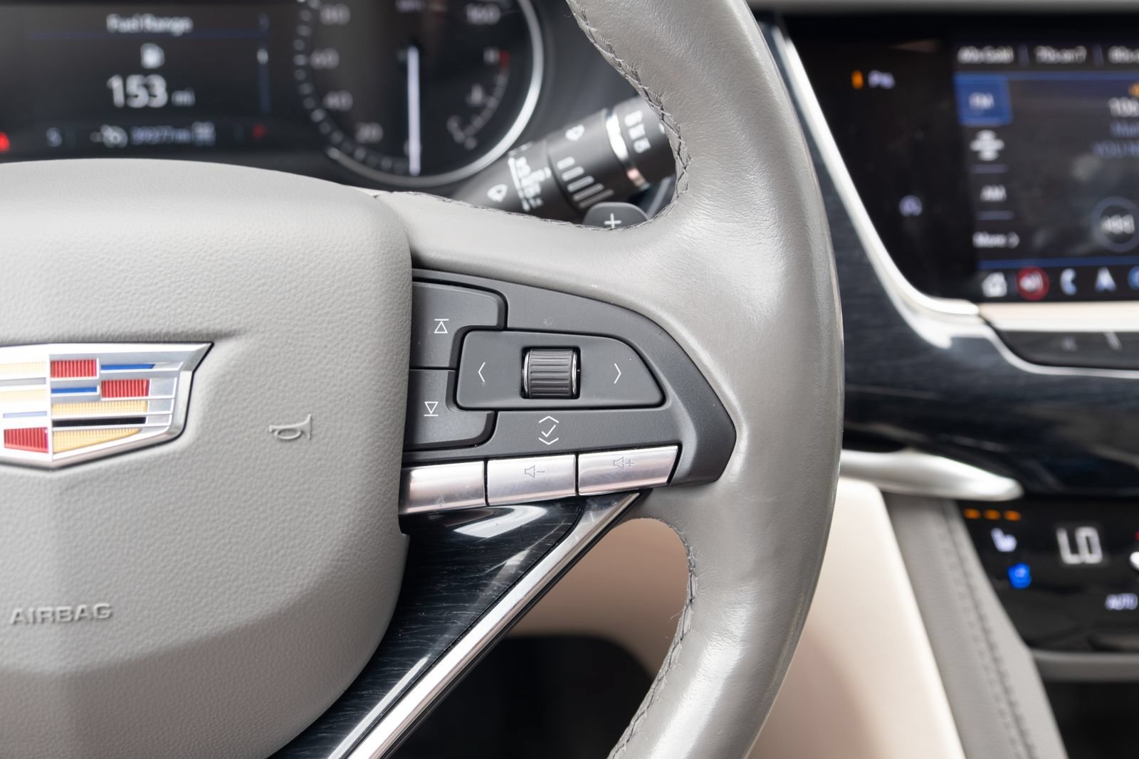 Used 2024 Cadillac XT6 Premium Luxury AWD/4WD image 7