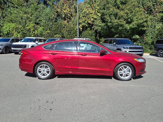 Used 2018 Ford Fusion SE w/ Fusion SE Technology Package FWD image 34