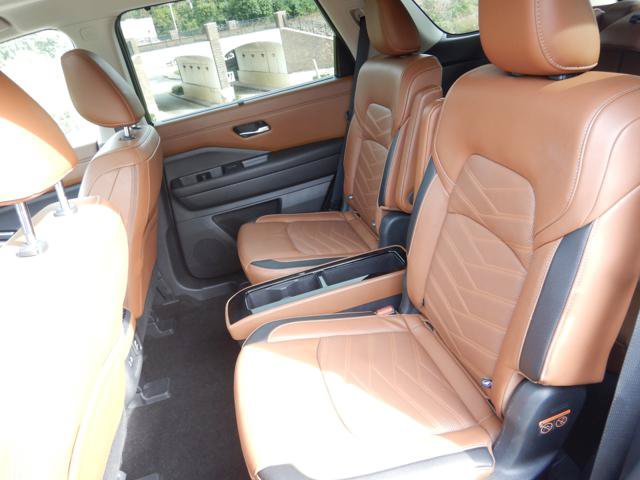 Used 2024 Nissan Pathfinder Platinum AWD/4WD image 13