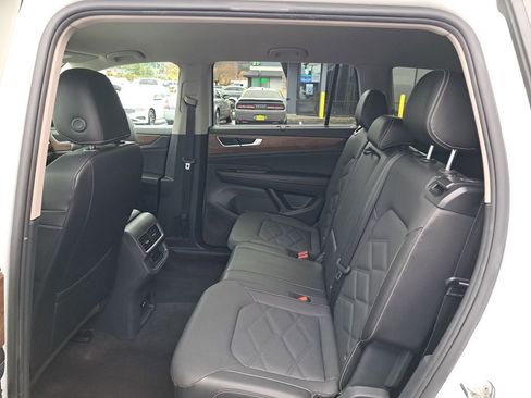 Used 2024 Volkswagen Atlas SE image 13