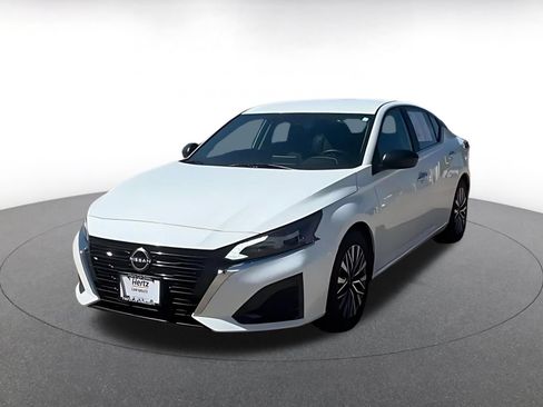 Used 2025 Nissan Altima 2.5 SV FWD image 7