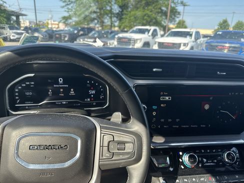 Used 2024 GMC Sierra 1500 Denali w/ Technology Package AWD/4WD image 11