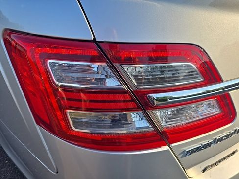 Used 2013 Ford Taurus SEL FWD image 29