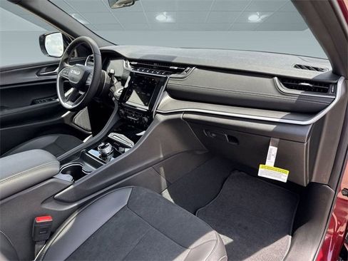 New 2025 Jeep Grand Cherokee L Altitude image 27