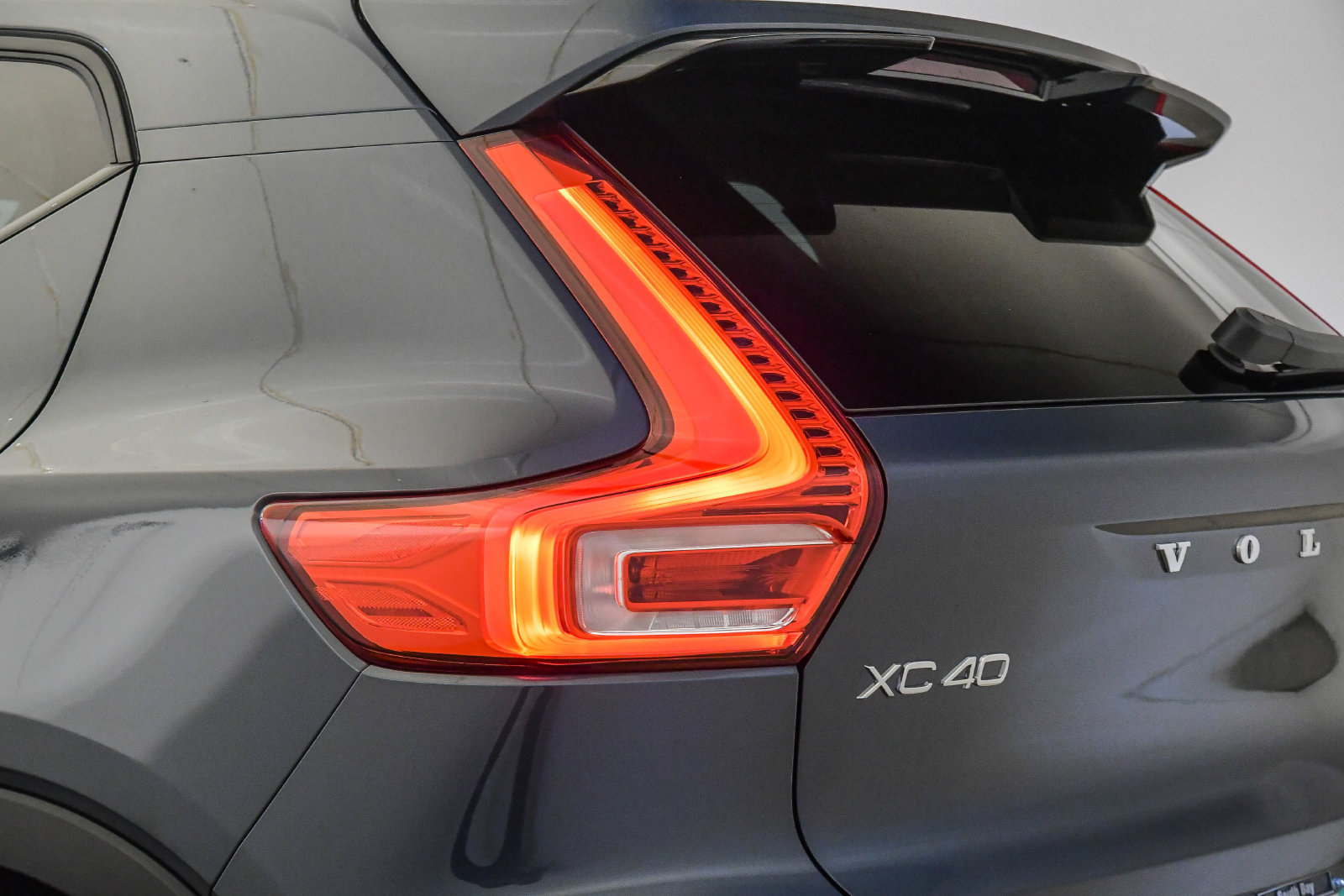 Used 2026 Volvo XC40 B4 Plus w/ Climate Package FWD image 12