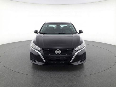 Used 2025 Nissan Altima 2.5 SV image 2