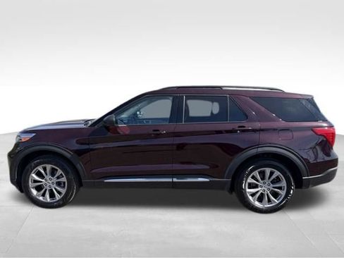 Used 2023 Ford Explorer XLT w/ Equipment Group 202A AWD/4WD image 4
