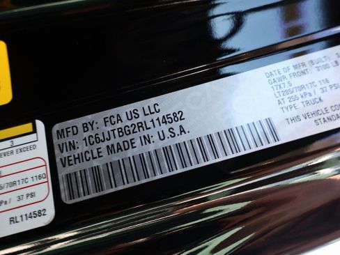 Used 2024 Jeep Gladiator Rubicon w/ Technology Group image 40