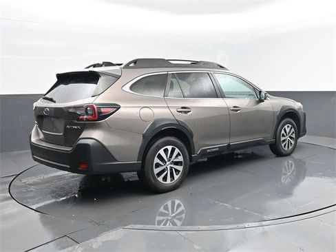Used 2023 Subaru Outback Premium image 22