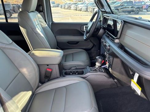 New 2026 Jeep Gladiator Mojave w/ Technology Group image 27