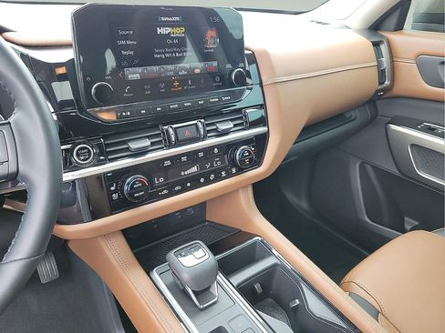 Used 2023 Nissan Pathfinder Platinum AWD/4WD image 20