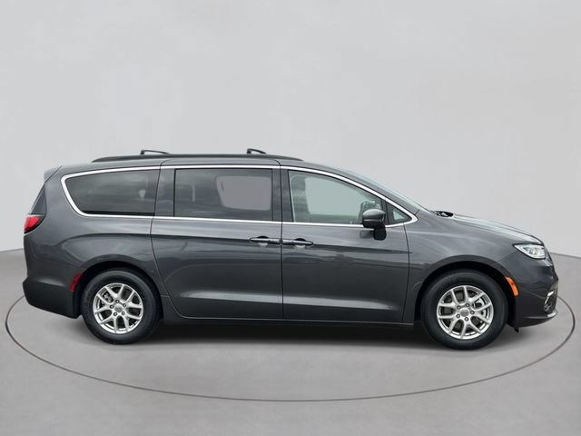 Used 2022 Chrysler Pacifica Touring-L FWD image 5