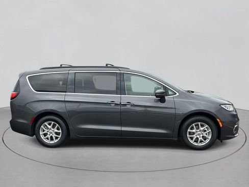 Used 2022 Chrysler Pacifica Touring-L FWD image 5