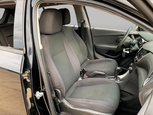 Used 2019 Chevrolet Trax LS w/ Tint and Cruise Package FWD image 10