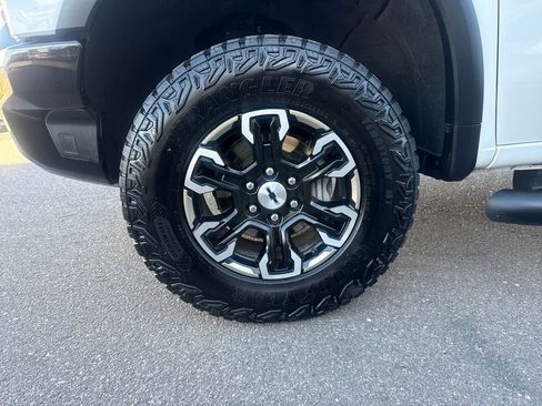 Used 2024 Chevrolet Silverado 1500 ZR2 w/ Technology Package AWD/4WD image 27