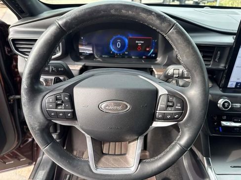 Used 2020 Ford Explorer Platinum w/ Premium Technology Package image 13