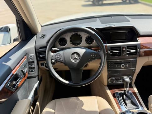 Used 2011 Mercedes-Benz GLK 350 4MATIC image 15