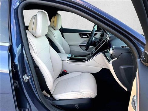 Used 2025 Mercedes-Benz C 300 Sedan image 9