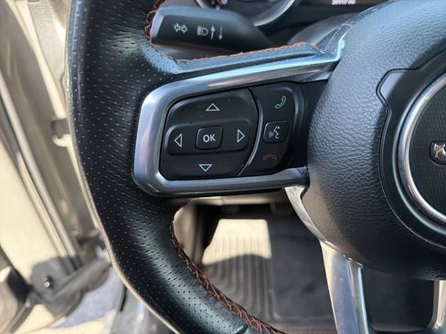 Used 2023 Jeep Gladiator Mojave AWD/4WD image 19