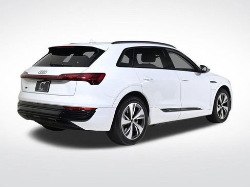 Certified 2024 Audi Q8 e-tron Premium image 5