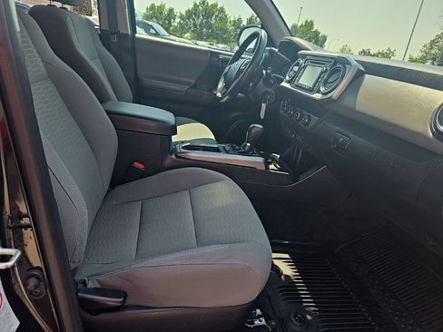 Used 2019 Toyota Tacoma SR5 AWD/4WD image 25