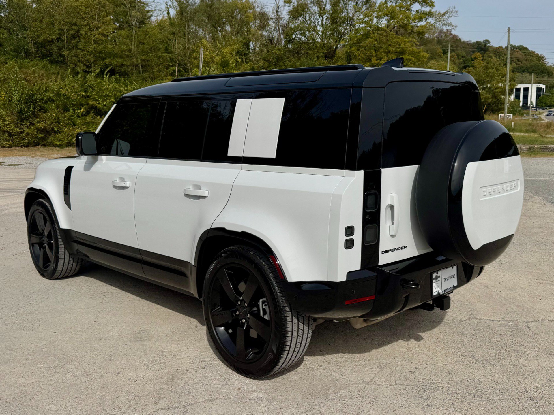 Used 2026 Land Rover Defender 110 X-Dynamic SE AWD/4WD image 4