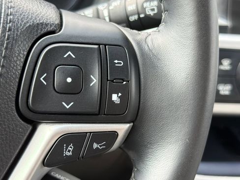 Used 2017 Toyota Highlander XLE FWD image 22
