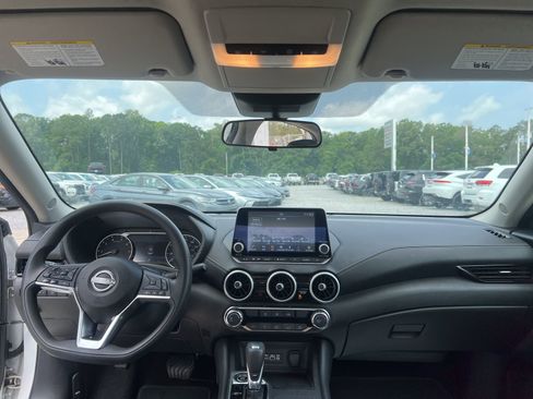 Used 2024 Nissan Sentra SV FWD image 9