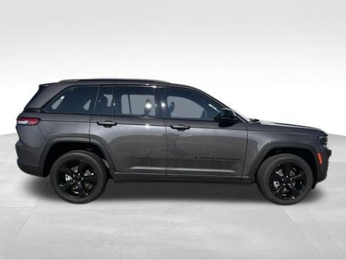 Used 2023 Jeep Grand Cherokee Altitude AWD/4WD image 20