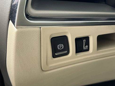 Used 2022 Cadillac XT5 Premium Luxury image 32