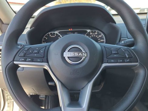 Used 2025 Nissan Altima 2.5 SV FWD image 23