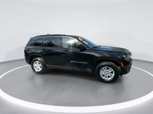Used 2024 Jeep Grand Cherokee Laredo w/ Luxury Tech Group I AWD/4WD image 23