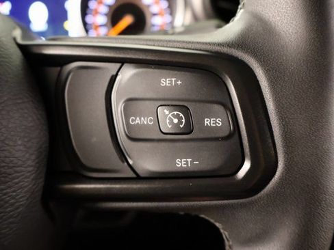 Used 2023 Jeep Gladiator Sport AWD/4WD image 18