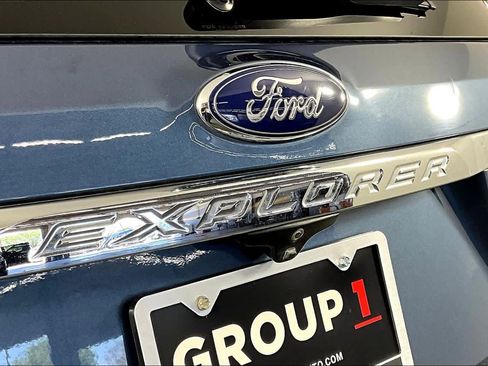 Used 2018 Ford Explorer XLT image 30