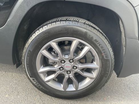 Used 2024 GMC Terrain SLT image 18