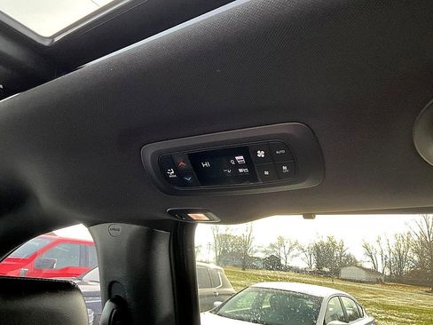 Used 2024 Chrysler Pacifica Limited w/ S Appearance Package image 32