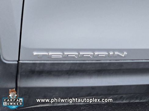 Used 2024 GMC Terrain SLT AWD/4WD image 15