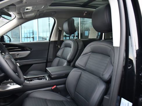 Used 2026 Lincoln Nautilus Reserve AWD/4WD image 13