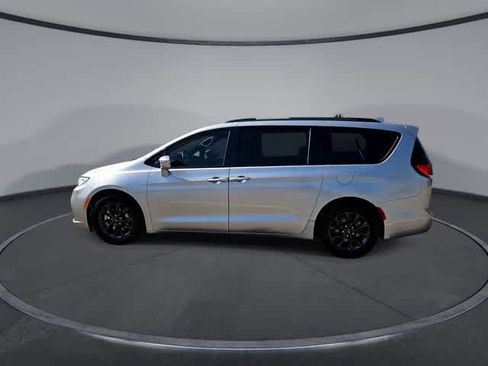 Used 2021 Chrysler Pacifica Touring w/ S Appearance Package FWD image 5