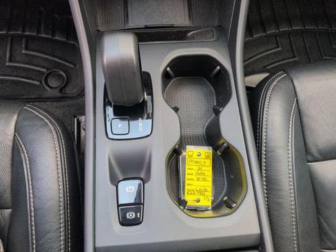 Used 2024 Volvo XC40 B5 Core AWD/4WD image 18