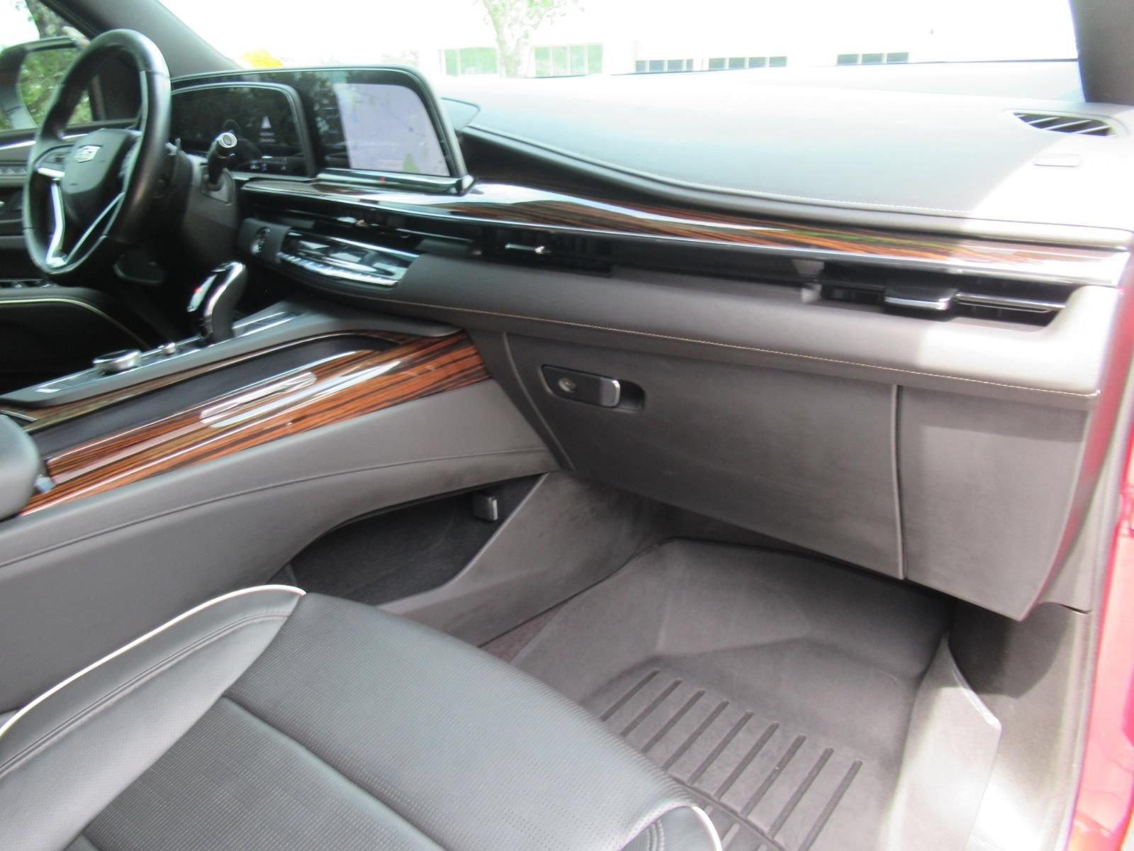 Used 2023 Cadillac Escalade Premium Luxury w/ LPO, Radiant Package AWD/4WD image 10