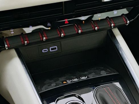 Used 2024 GMC Canyon AT4X image 21