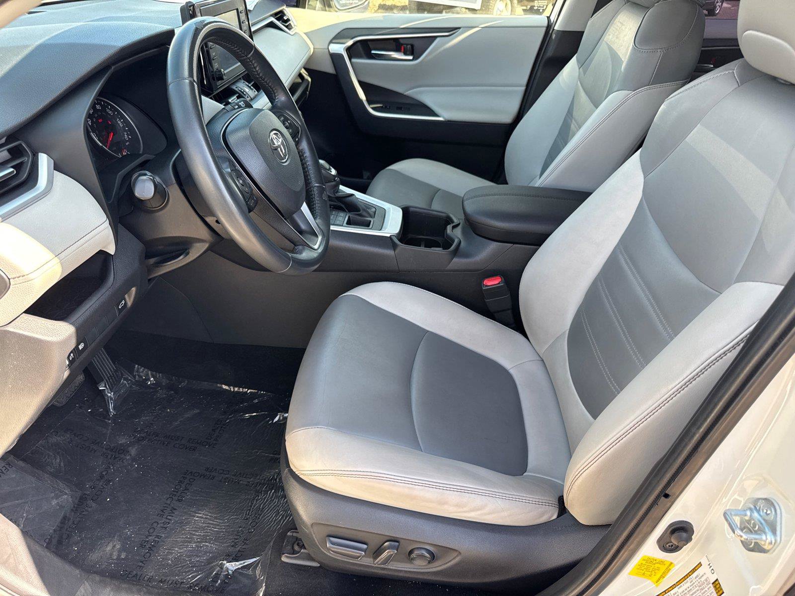 Used 2022 Toyota RAV4 XLE Premium w/ Carpet Mat Package (TMS) AWD/4WD image 26