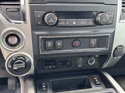 Used 2017 Nissan Titan SL AWD/4WD image 30