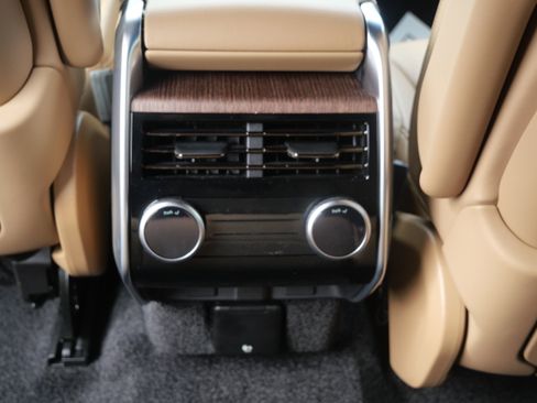 Used 2025 Land Rover Range Rover Autobiography image 17